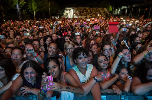 Barcelona'da müzik gösterisindeki kalabalık — Stok fotoğraf