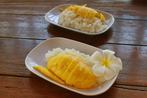 Mango yapışkan pirinç