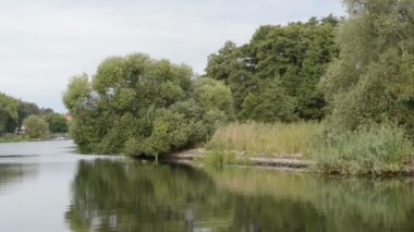 Havel Nehri. tipik peyzaj çayır ve willow ile çalışır. Havelland bölge. (Almanya)