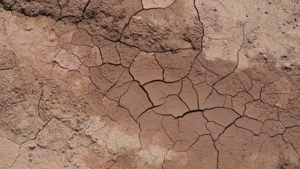 Camera pan view over cracked dirt. quarry background. — Stock Video