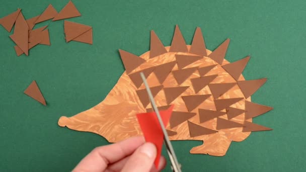 To craft hedgehog of paper — Stock Video