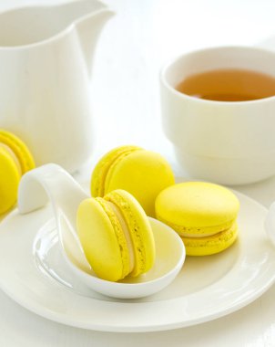 Makarna, Fransız tatlısı, kayısı ve çikolatalı..