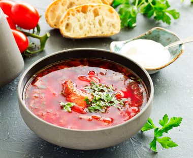 Pancarlı pancar çorbası. Ukrayna mutfağı.