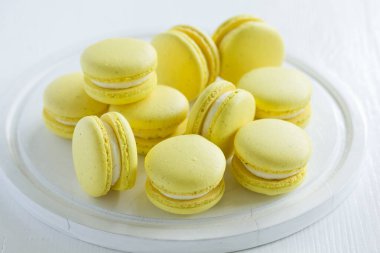 Makarna, Fransız tatlısı, kayısı ve çikolatalı..