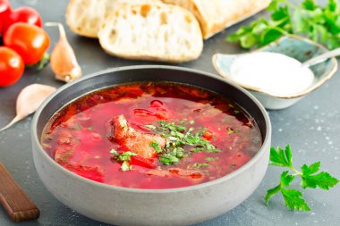 Pancarlı pancar çorbası. Ukrayna mutfağı.