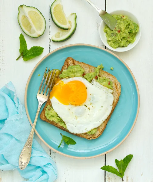 Toast Guacamole Egg Breakfast Selective Focus — Stock Photo, Image