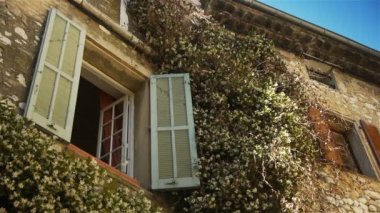 Tarihi köy Saint Paul de Vence romantik sokaklar