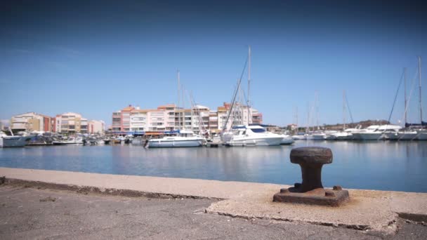 Puerto de lujo en el mar Mediterráneo, sur de Francia — Vídeos de Stock