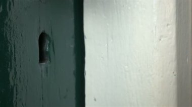 Bir Kapıyı kilitlemeye