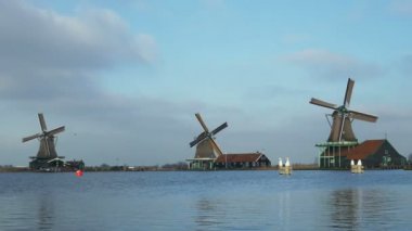 Hollanda 'da yel değirmenleri