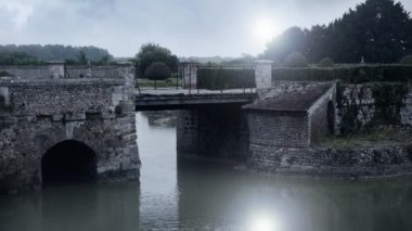 Chateau de Beaumesnil eski Köprüsü