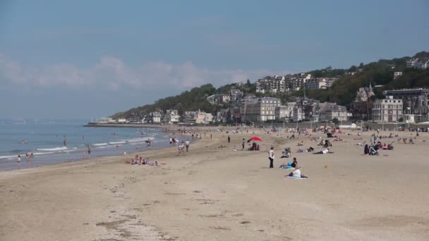 Strand von Trouville in Frankreich — Stockvideo