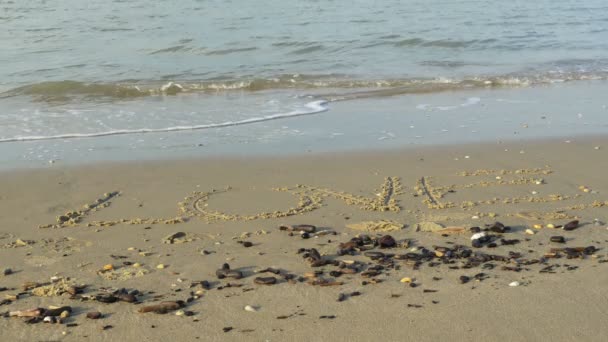 Liebe, in den Sand geschriebene Briefe — Stockvideo
