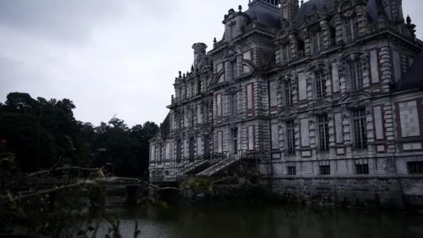 Fransa'daki Chateau de Beaumesnil — Stok video