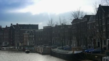 Amsterdam'da yüzen ile kanal