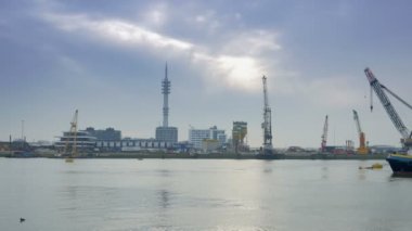 Rotterdam eurogate limanından nehir ve endüstriyel etkinlik