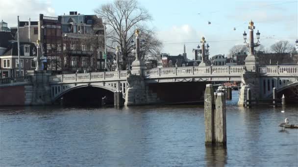 Ponte e canale ad Amsterdam — Video Stock