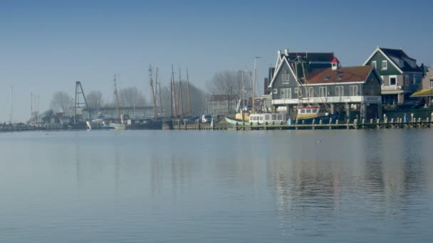 Muelle en Volendam, Países Bajos — Vídeo de stock