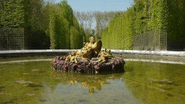 Versailles Sarayı bahçelerine, Satürn Havzası