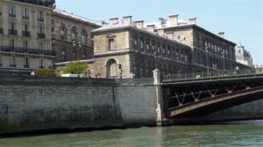 Seine Nehri üzerinde seyir