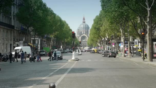 Celkový pohled na ulici v Paříži — Stock video