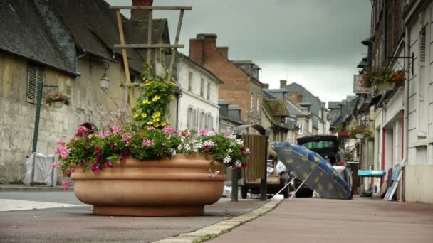 Mercato delle pulci in un piccolo villaggio in Normandia — Video Stock