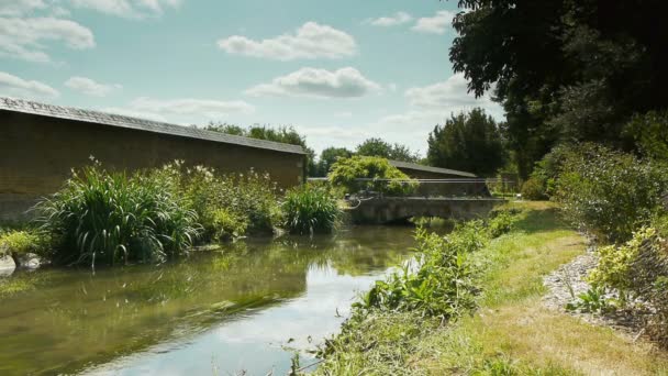 Fiume al Castello di Acquigny — Video Stock