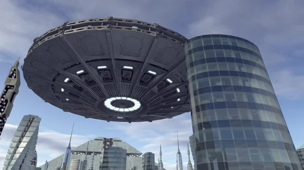 UFO dammsög ovanför en futuristiska skyline — Stockfoto