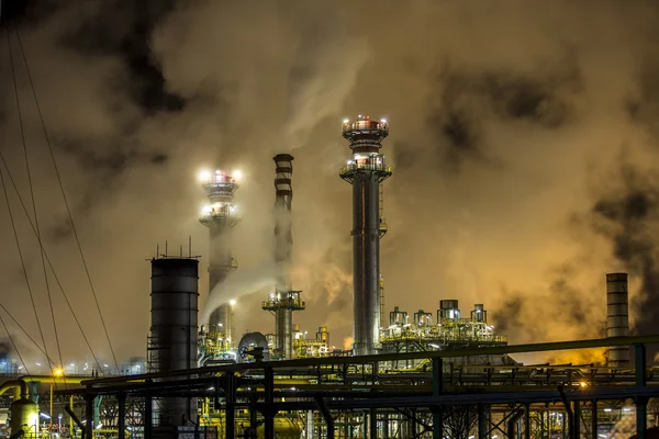 Huge petrochemical plant in spain — Stock Photo, Image