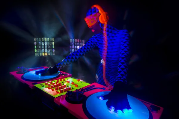 Sexig neonljus UV-Dj — Stockfoto