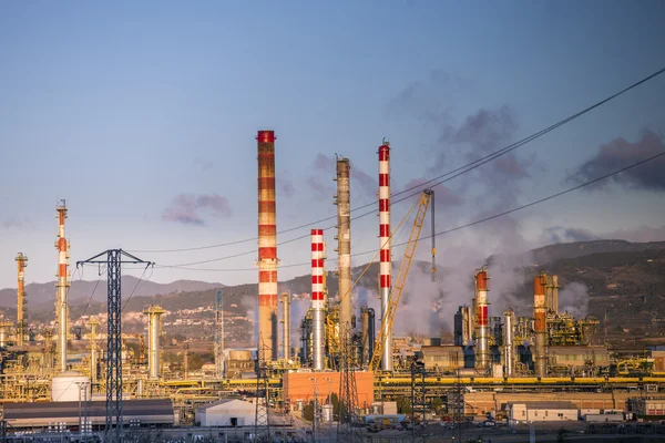 Enorme impianto petrolchimico in Spagna — Foto Stock