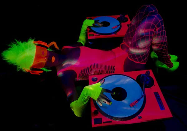 Sexy neon poświata uv Dj — Zdjęcie stockowe