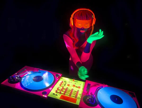 Sexy neon poświata uv Dj — Zdjęcie stockowe