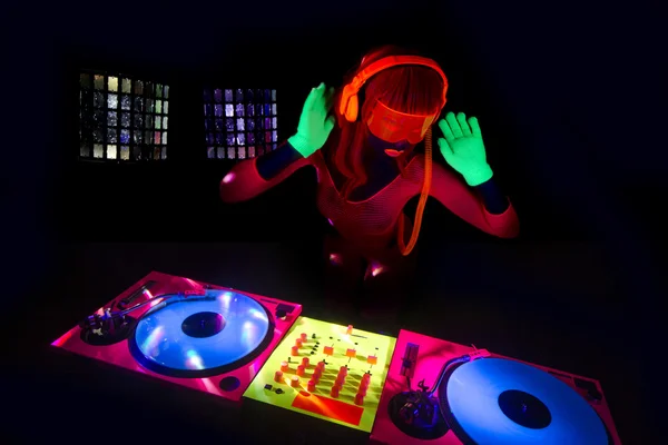 Sexy neon poświata uv Dj — Zdjęcie stockowe