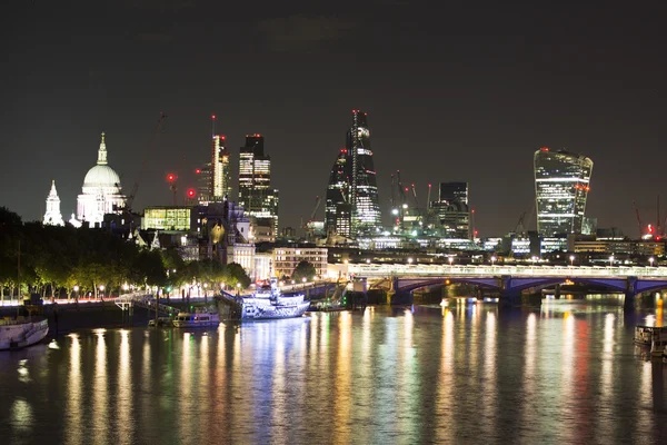London city skyline Themsen — Stockfoto