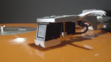 Stylus turuncu plaklı pikapta