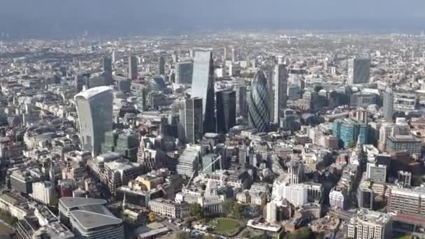 Aerial view of London with camera moving forwards and in reverse — Stock Video