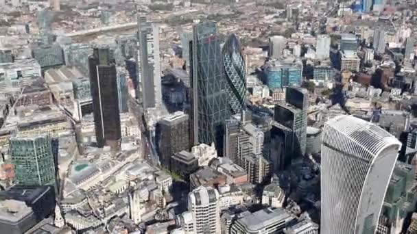 Vista aérea de Londres con cámara moviéndose hacia adelante y hacia atrás — Vídeo de stock