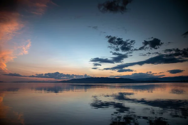 A sunset over water with clouds — Stock Photo, Image