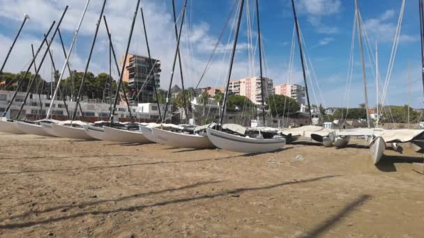 Barche ormeggiate sulla spiaggia in Benicassim — Video Stock