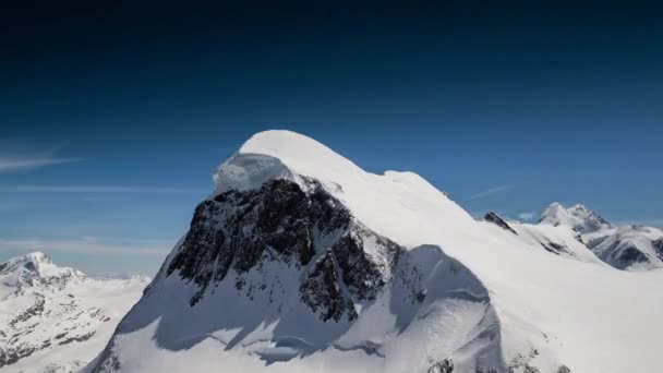 Edestakaisin timelapse video Mont Blanc Alpeilla — kuvapankkivideo
