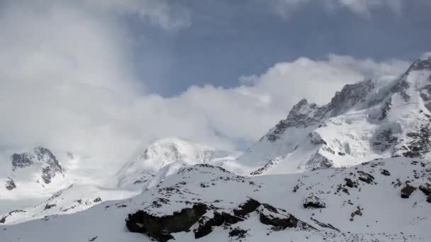 Heen en weer timelapse video van Mont Blanc in de Alpen — Stockvideo