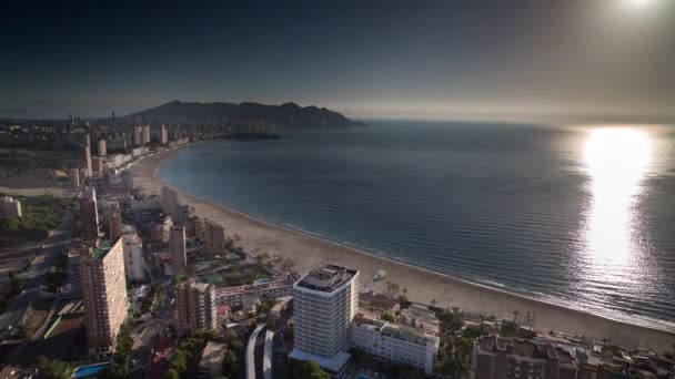 Şehrin ve kıyı şeridinin zamanı, Benidorm, İspanya — Stok video