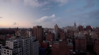 New York silüeti gün batımında ileri ve geri