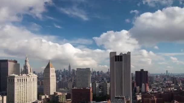 ニューヨークのスカイラインの高速前方と逆 — ストック動画