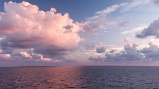 Loopable video af fantastiske himmel og hav fra båd – Stock-video