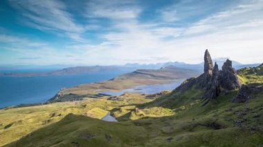 Storr Rock 'un Yaşlı Adamı' nın ileri ve geri zaman geçişi, Skye Adası, İskoçya