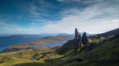 Storr Rock 'un Yaşlı Adamı' nın ileri ve geri zaman geçişi, Skye Adası, İskoçya