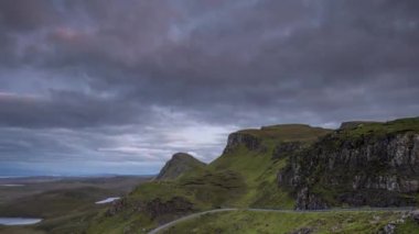 Quiraing dağlarının ileri ve geri süratli zamanlaması