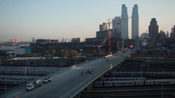 ニューヨークのスカイラインの高速前方と逆 — ストック動画